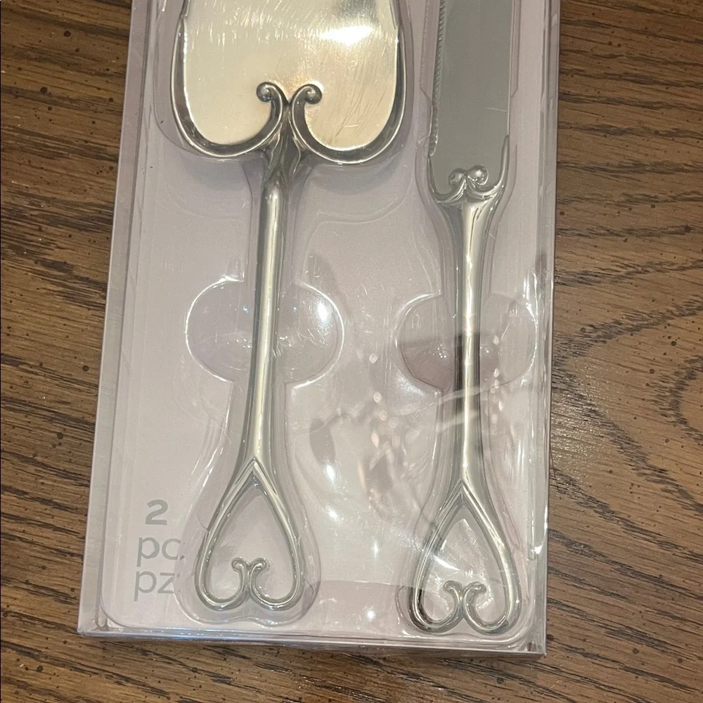 David Tutera Silver Heart‎ Handle Cake Server Set